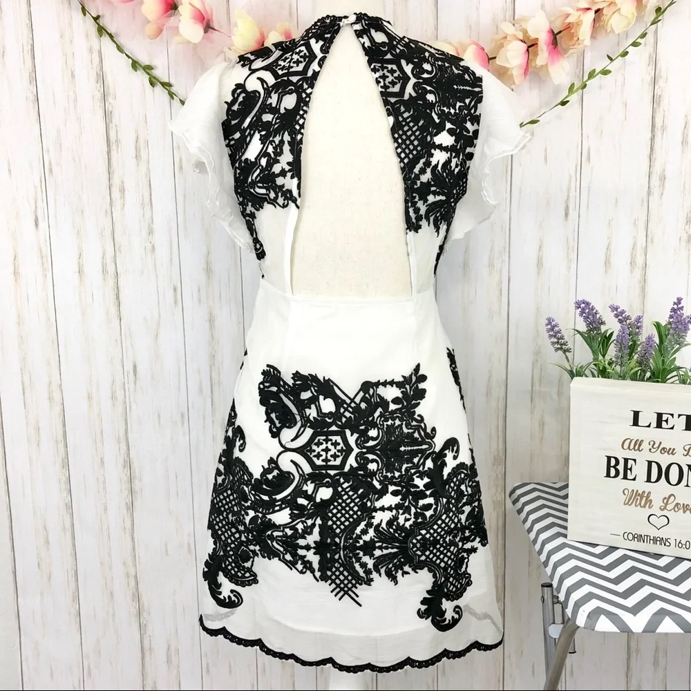 🌟NWT FOXIEDOX Amara Embroidered Dress - Picture 4 of 8